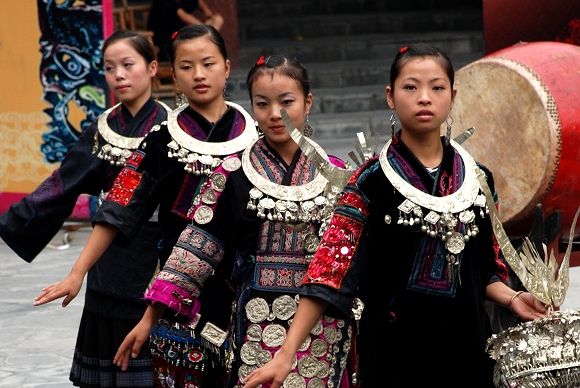 Miao-Mdchen im Minderheitendorf Dehang in Hunan