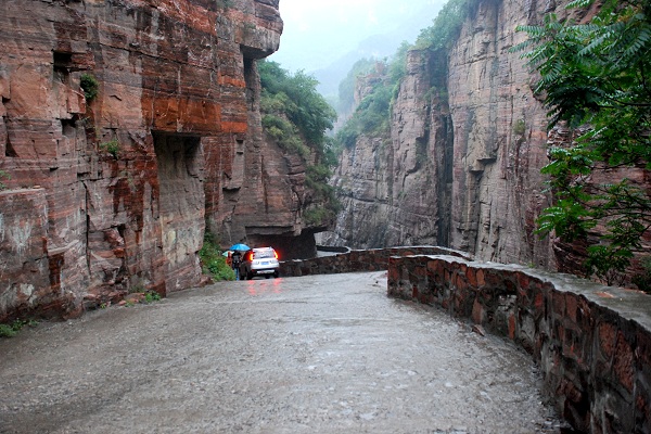 Tunnelstrae am Eingang des Guoliang-Dorfes