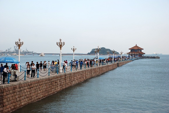 Qingdaos Landungsbrcke mit Huilan-Pavillon