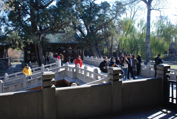 Opferhalle Xiandian und Brcke Fliegender Balken ber dem Teich im Jinci-Tempel